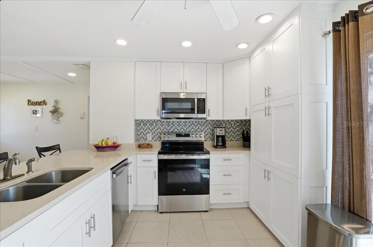 Image 18 of 75 For 221 41st Avenue