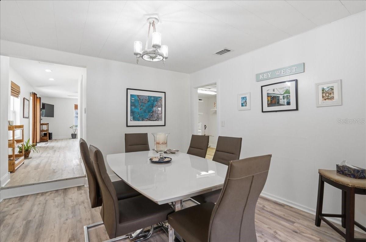 Image 21 of 75 For 221 41st Avenue