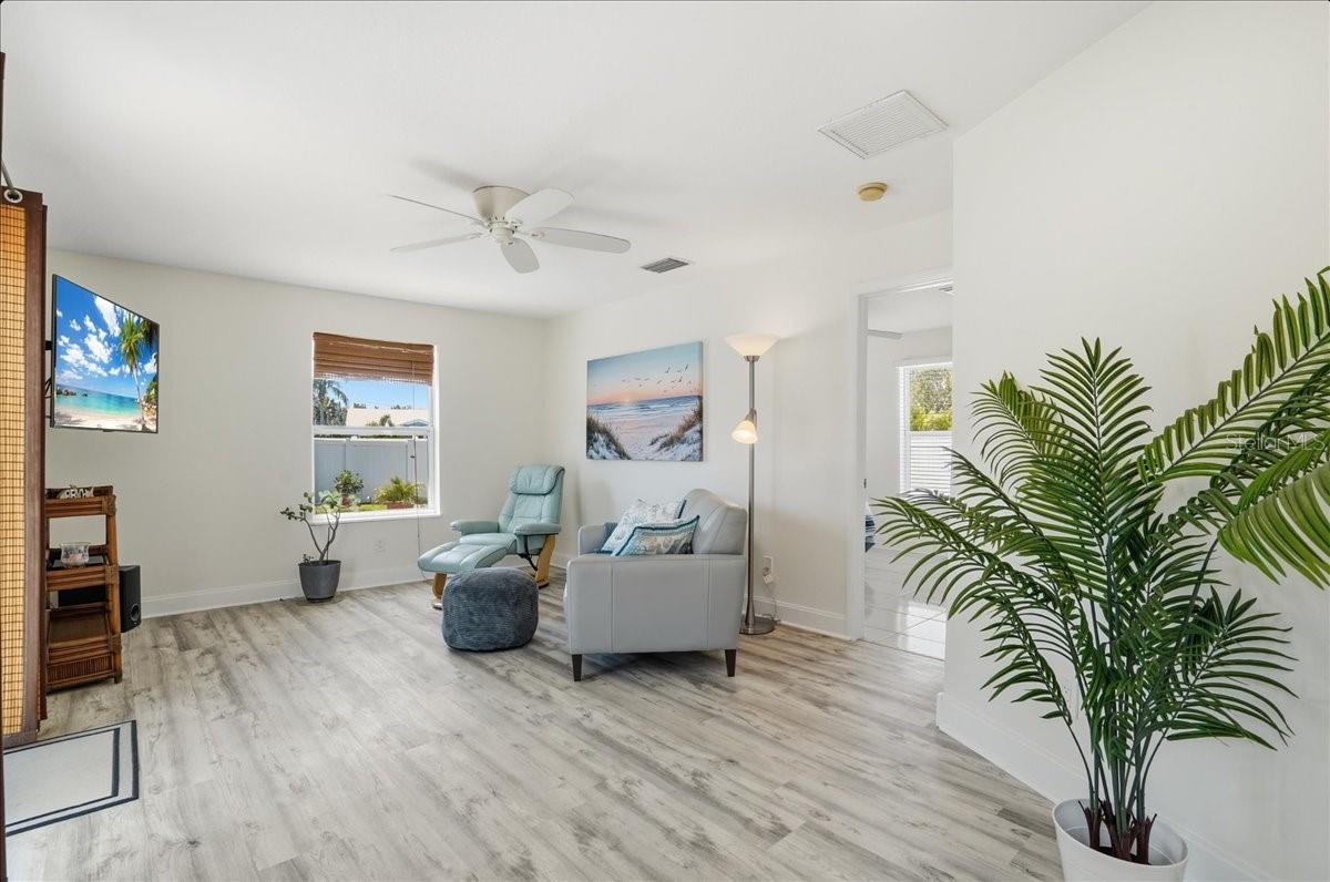 Image 25 of 75 For 221 41st Avenue