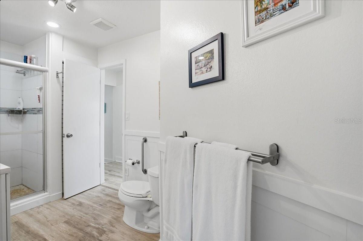 Image 31 of 75 For 221 41st Avenue