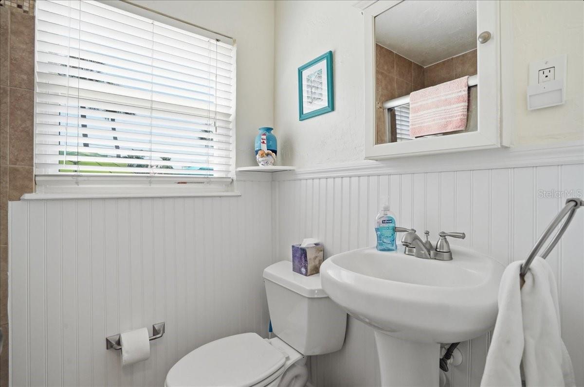 Image 40 of 75 For 221 41st Avenue