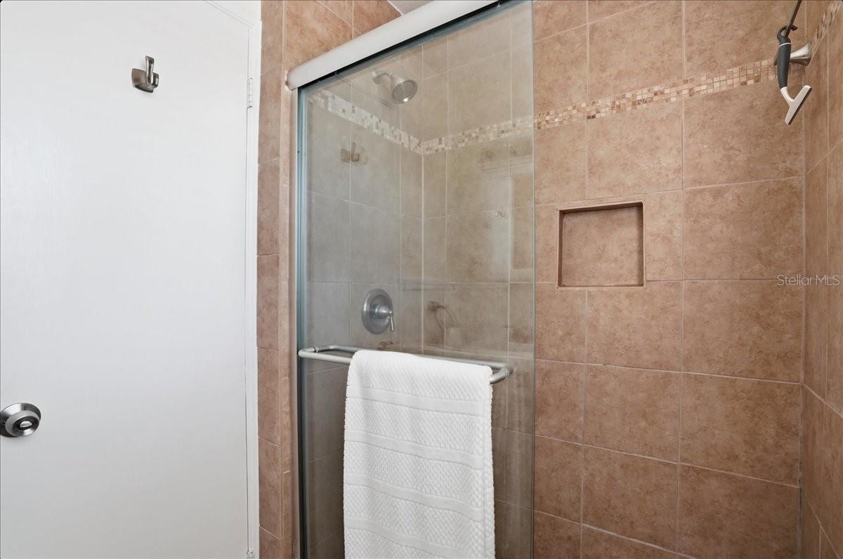 Image 41 of 75 For 221 41st Avenue