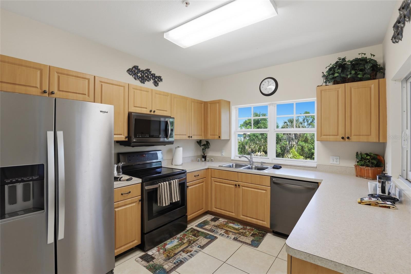 Image 13 of 40 For 3929 Cape Haze Drive 103