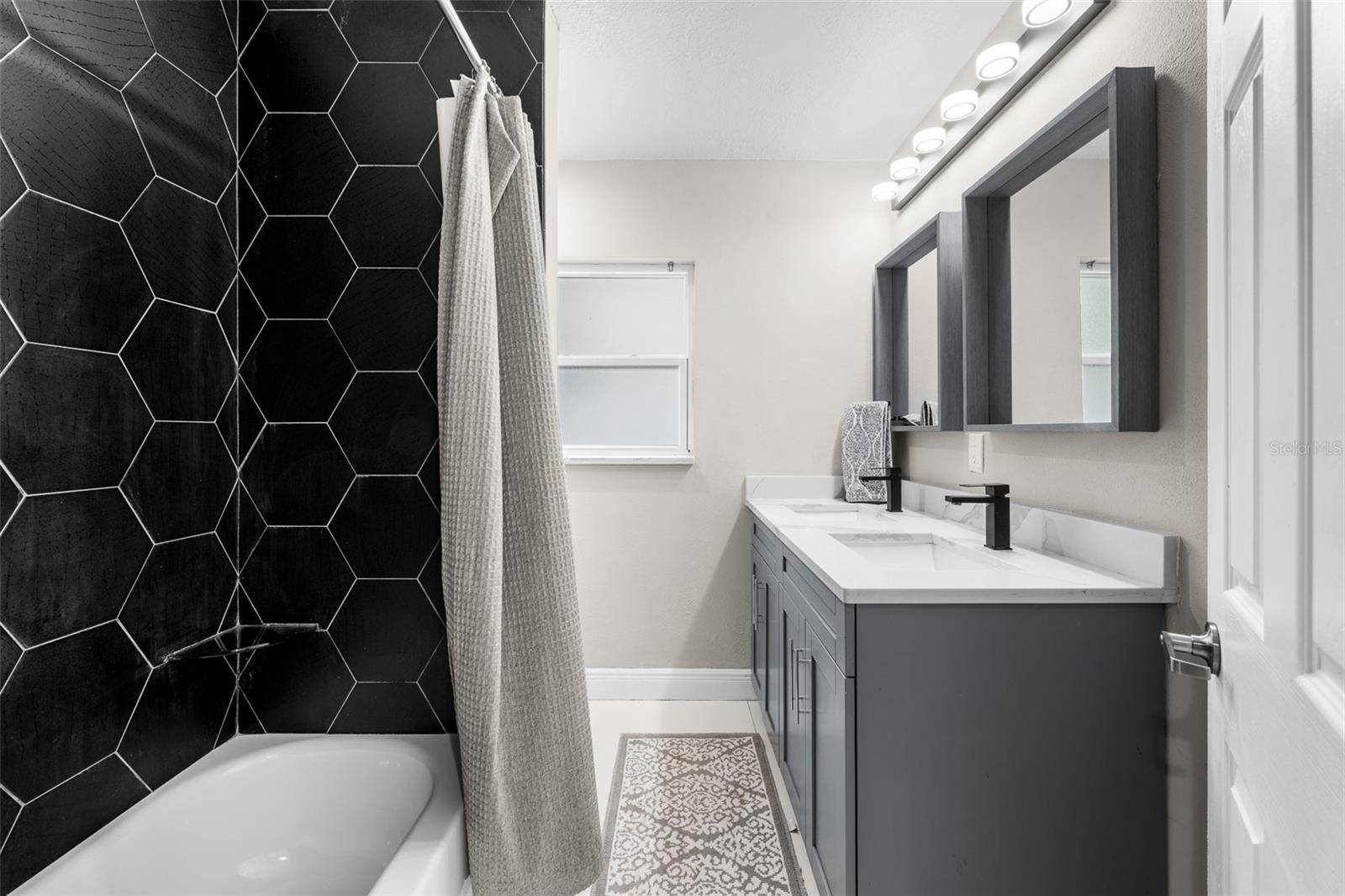 Image 23 of 42 For 3301 Ballast Point Boulevard