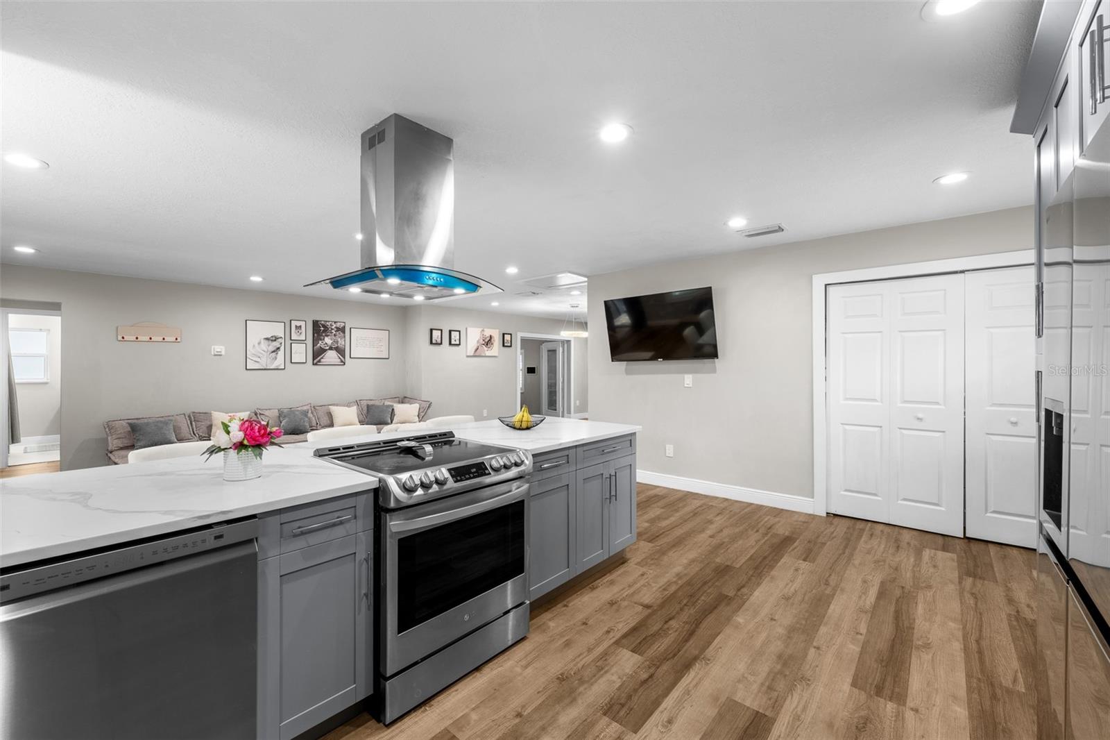 Image 9 of 42 For 3301 Ballast Point Boulevard