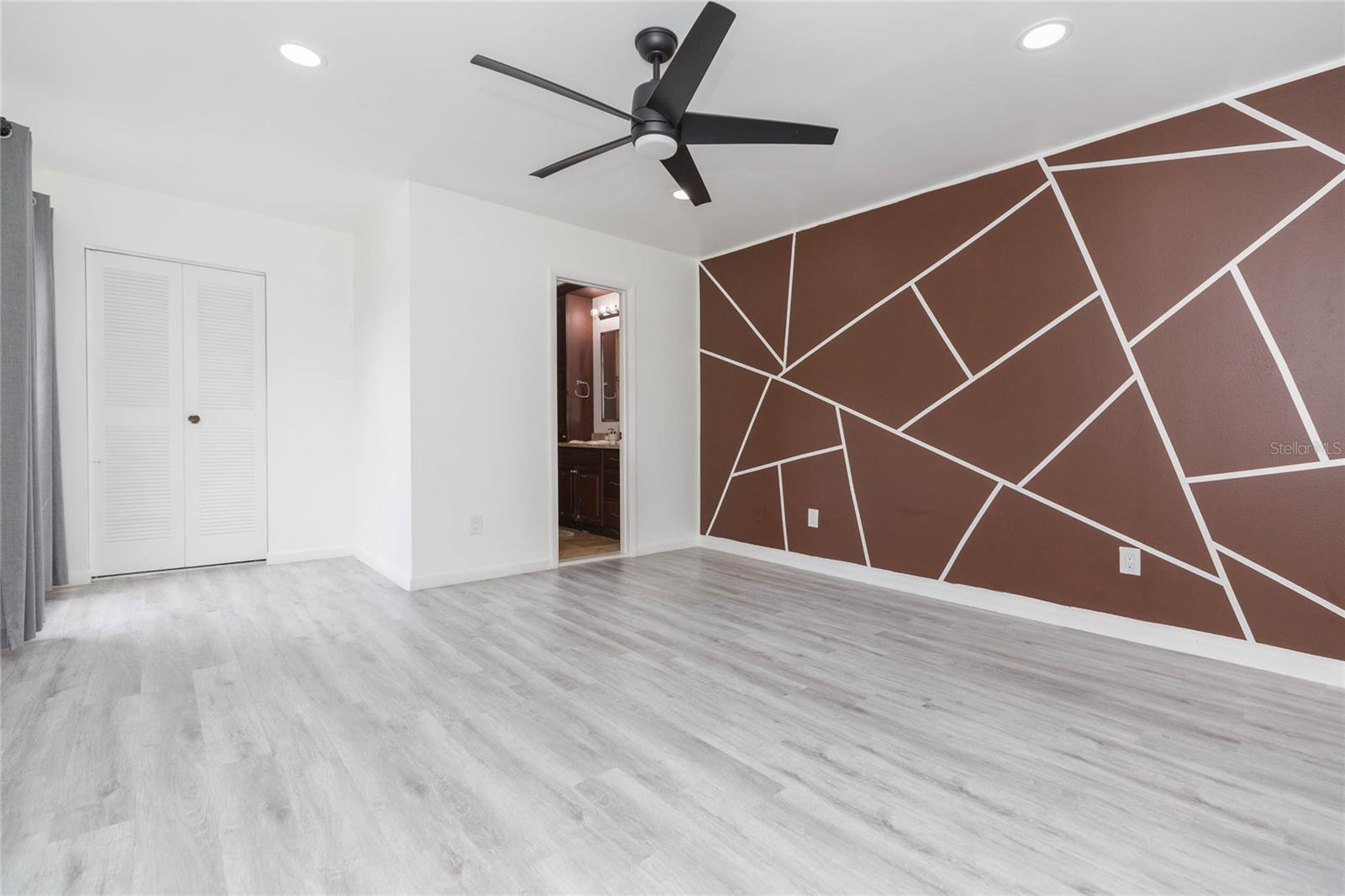 Image 25 of 42 For 12738 Wood Trail Boulevard