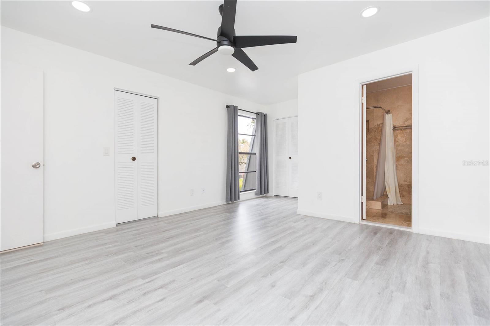 Image 26 of 42 For 12738 Wood Trail Boulevard