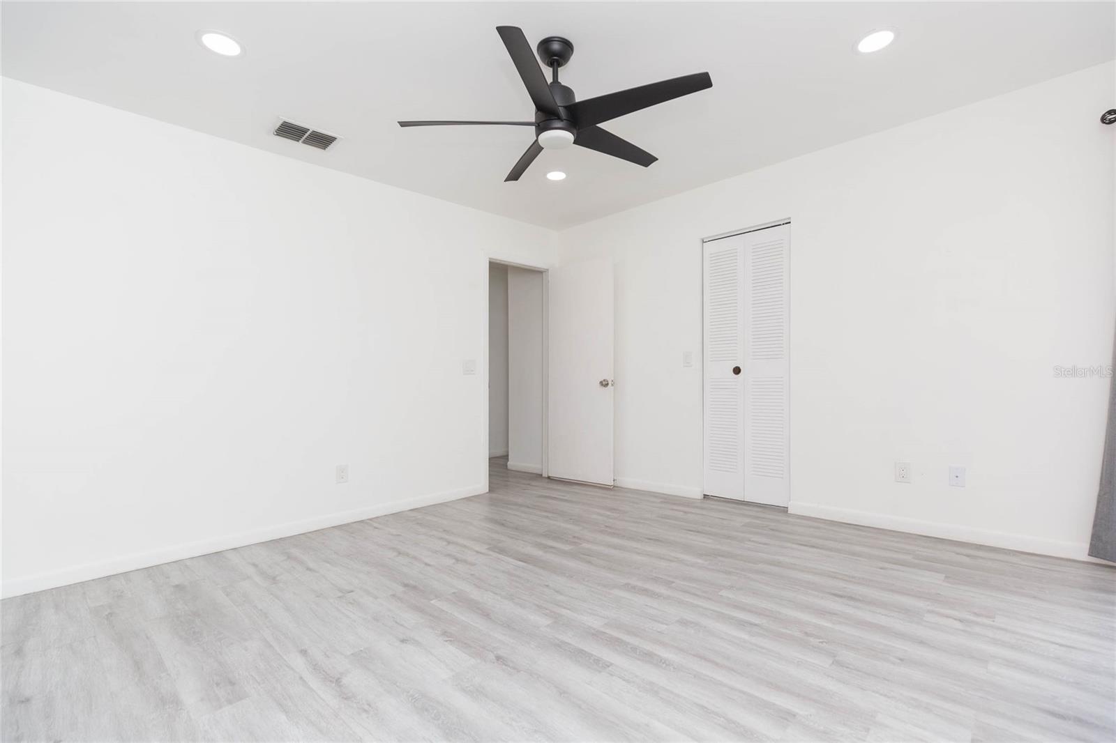 Image 27 of 42 For 12738 Wood Trail Boulevard