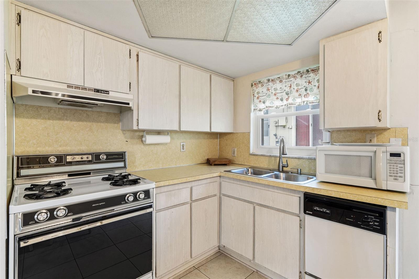 Image 11 of 31 For 12400 Park Boulevard 521