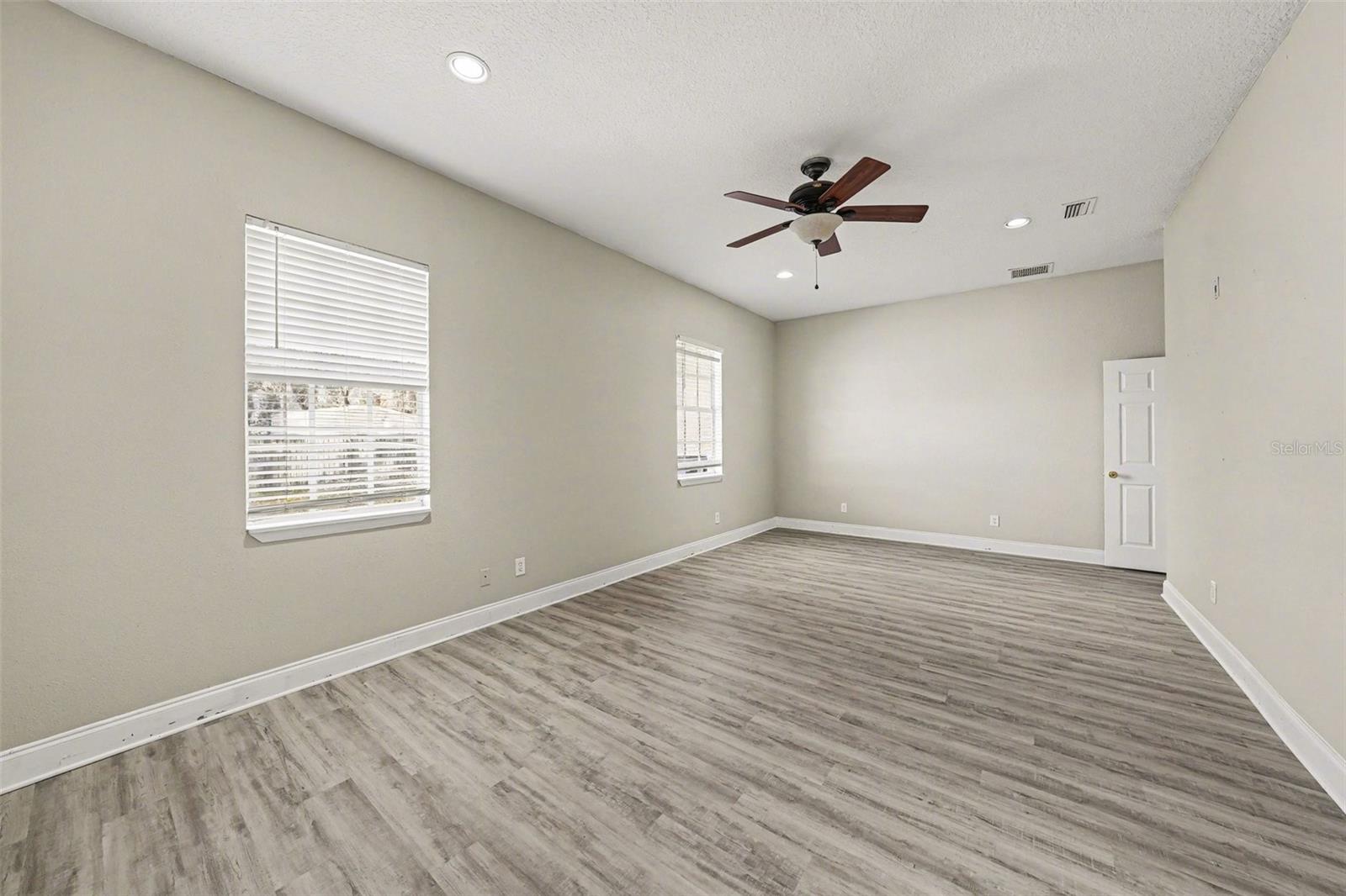 Image 17 of 27 For 5300 Eagle Boulevard