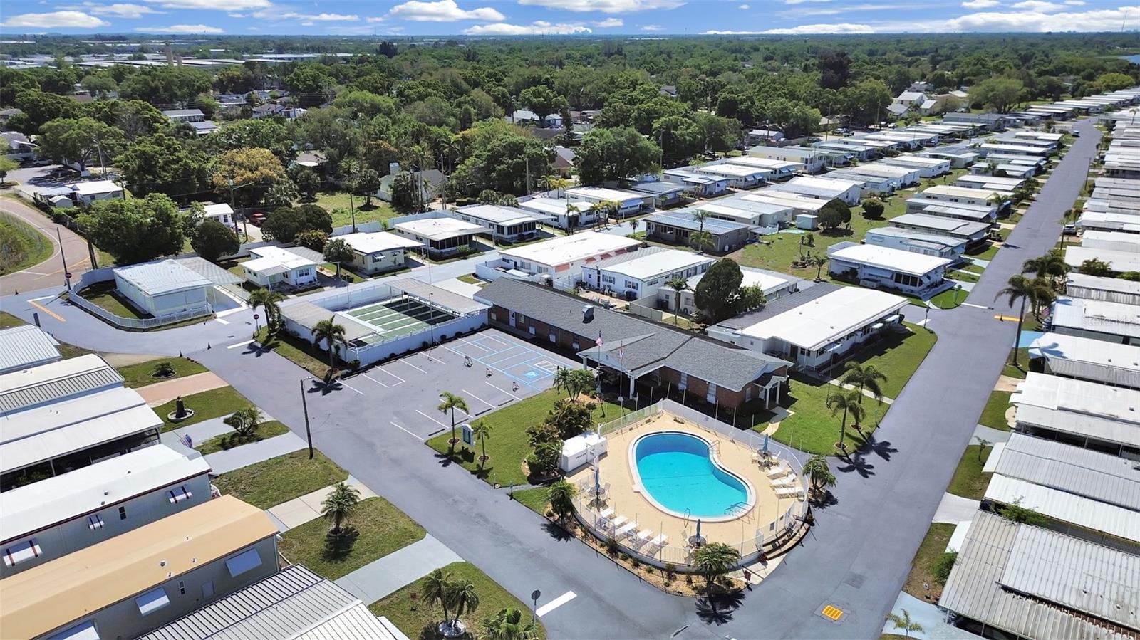 Listing photo id 18 for 9900 Ulmerton Road 238