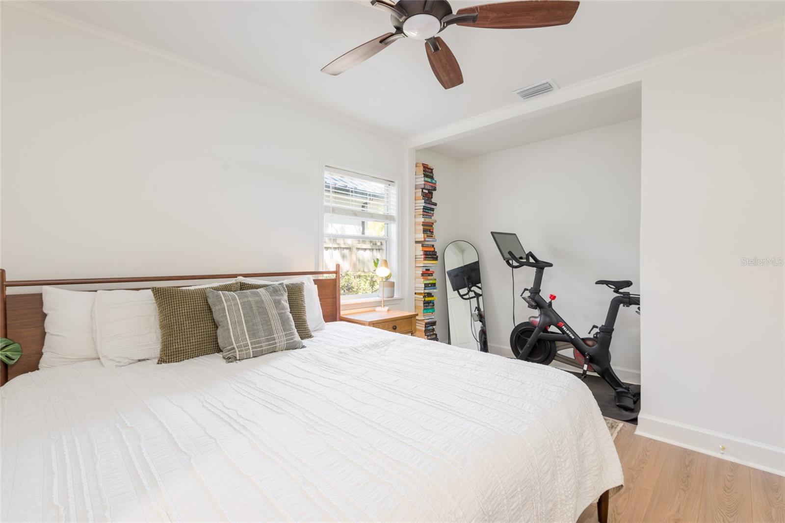 Image 24 of 43 For 4704 El Prado Boulevard