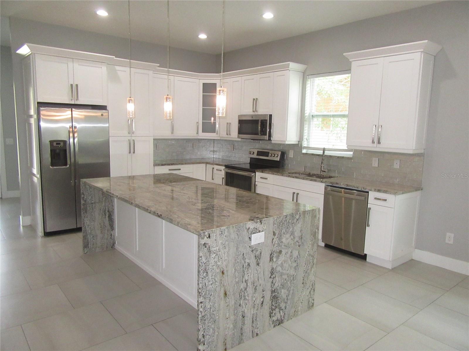 Image 7 of 35 For 105 Broad Street