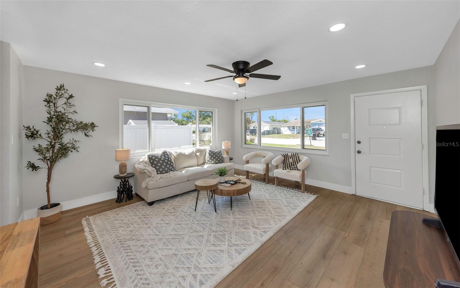 Image 4 of 59 For 5744 17th Avenue N