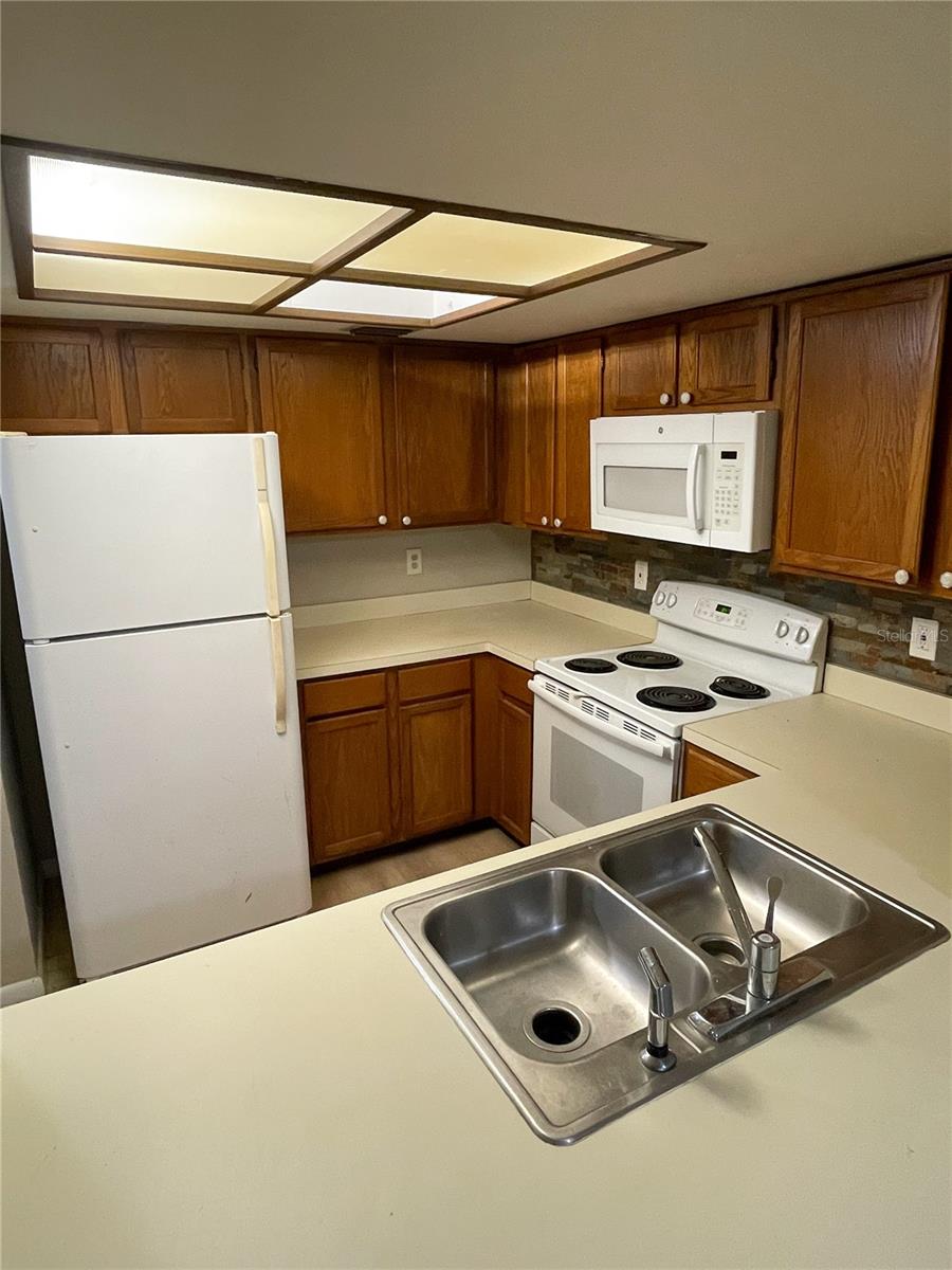 Listing photo id 8 for 4873 Puritan Circle 2401