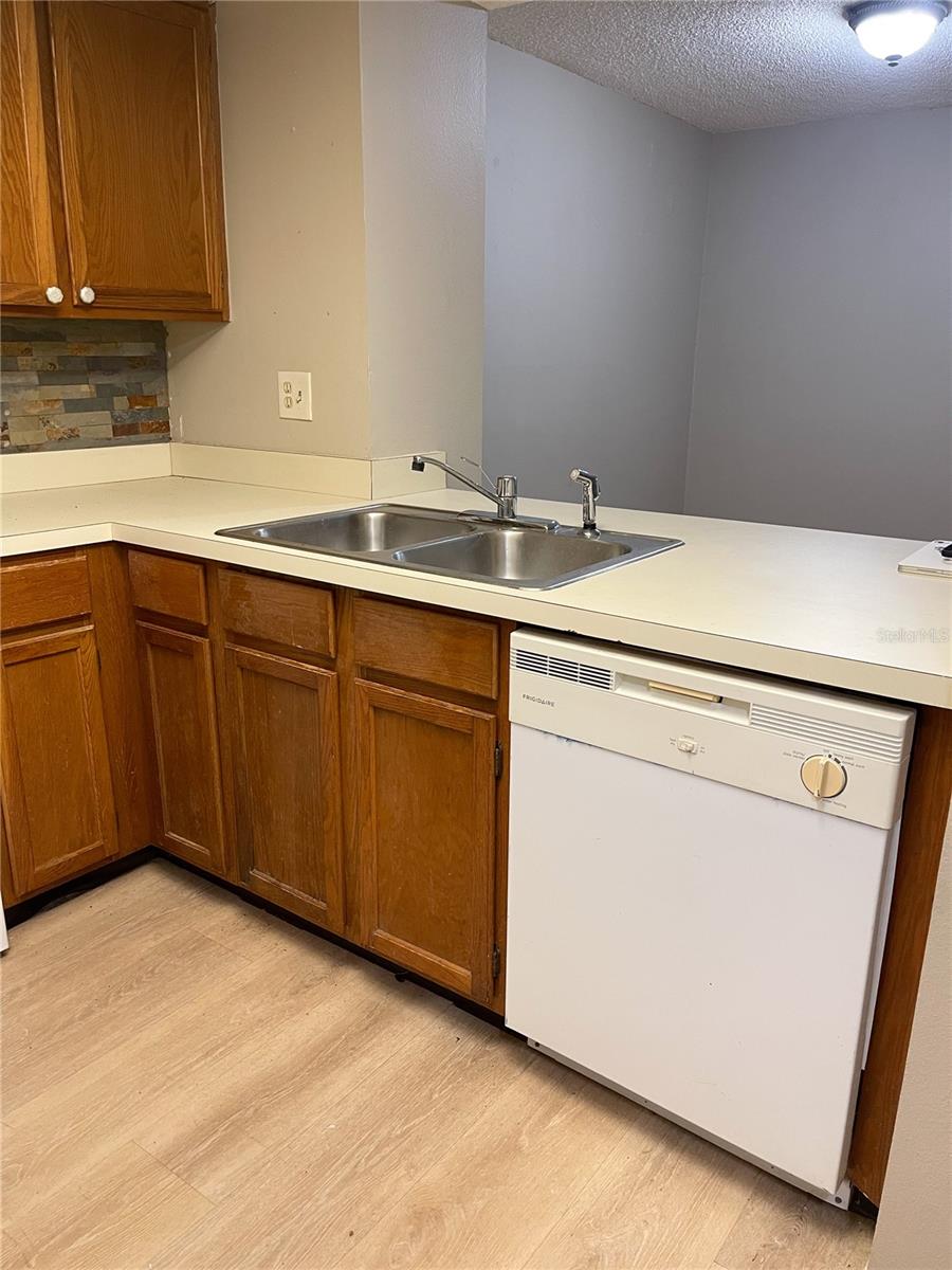 Listing photo id 9 for 4873 Puritan Circle 2401