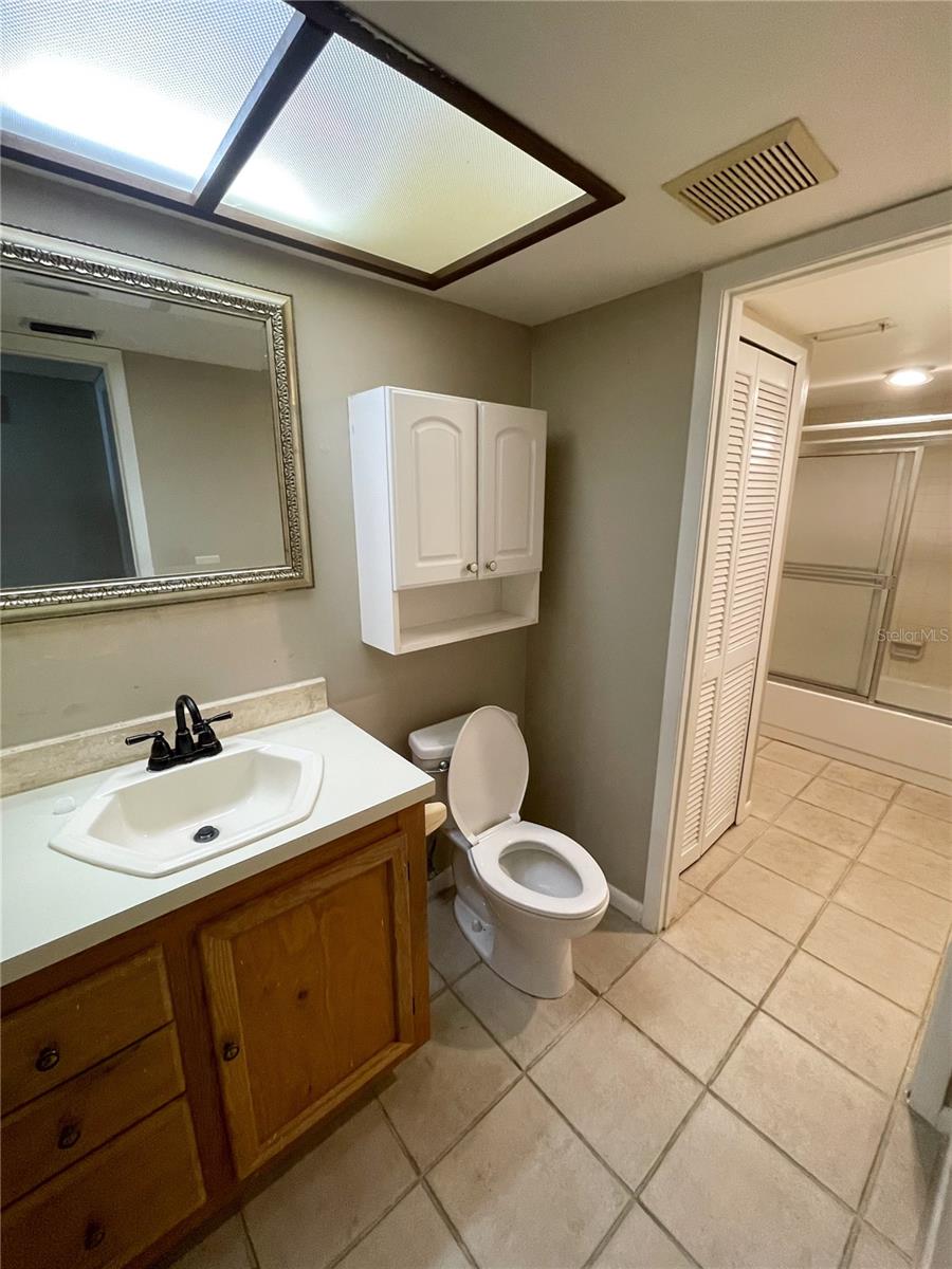 Listing photo id 12 for 4873 Puritan Circle 2401