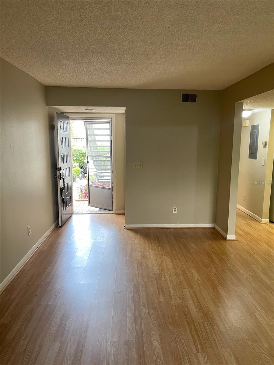 Listing photo id 4 for 4873 Puritan Circle 2401