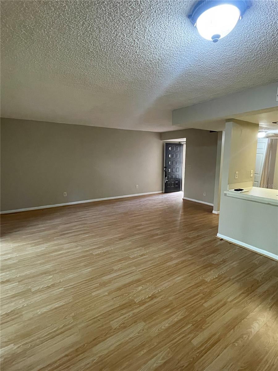 Listing photo id 6 for 4873 Puritan Circle 2401