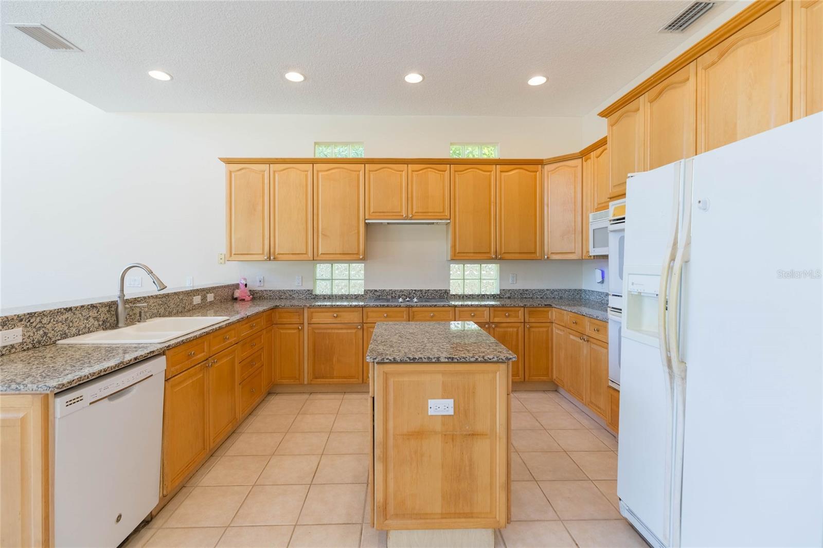 Image 16 of 77 For 16531 Hutchison Road