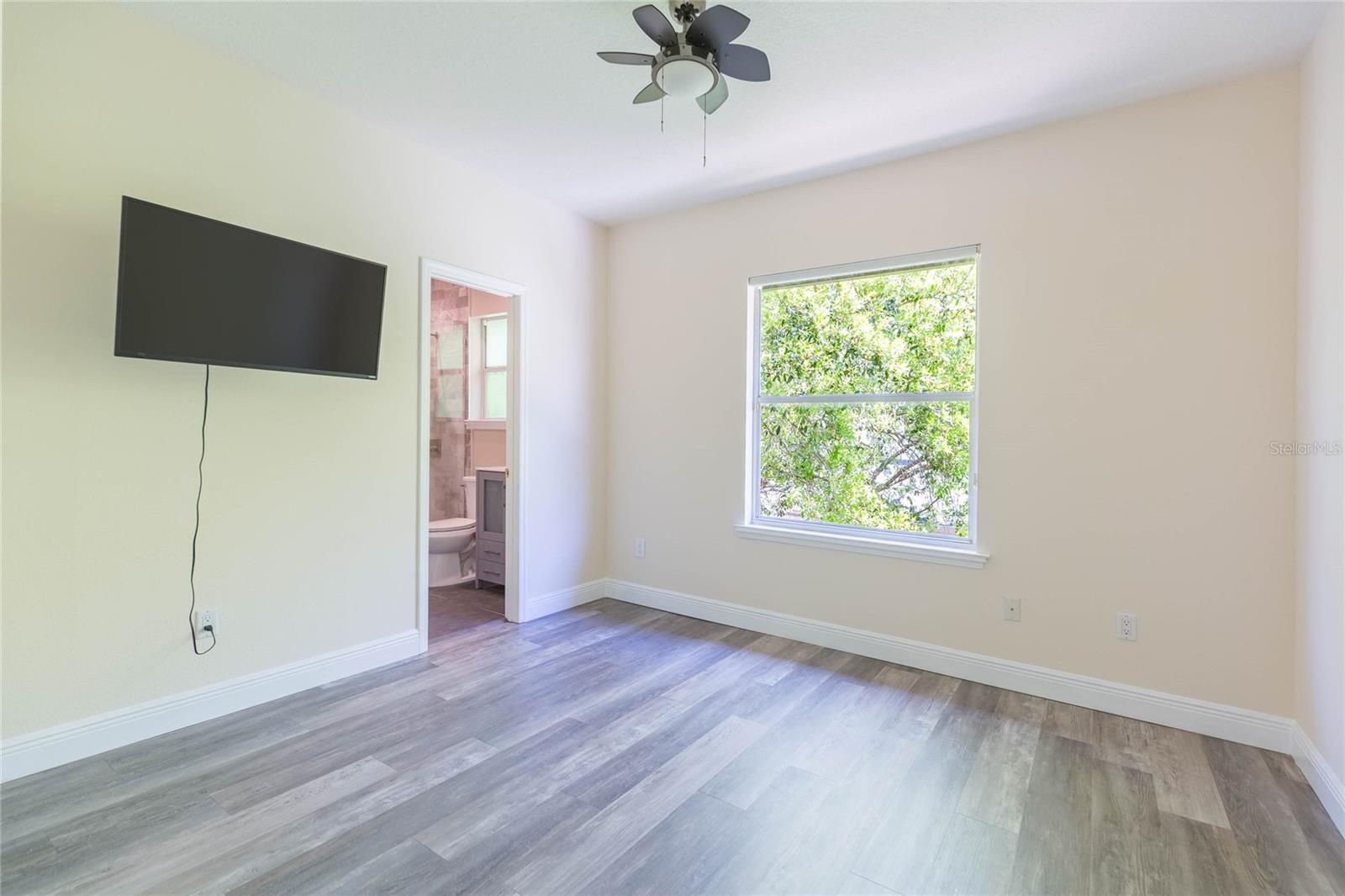 Image 43 of 77 For 16531 Hutchison Road