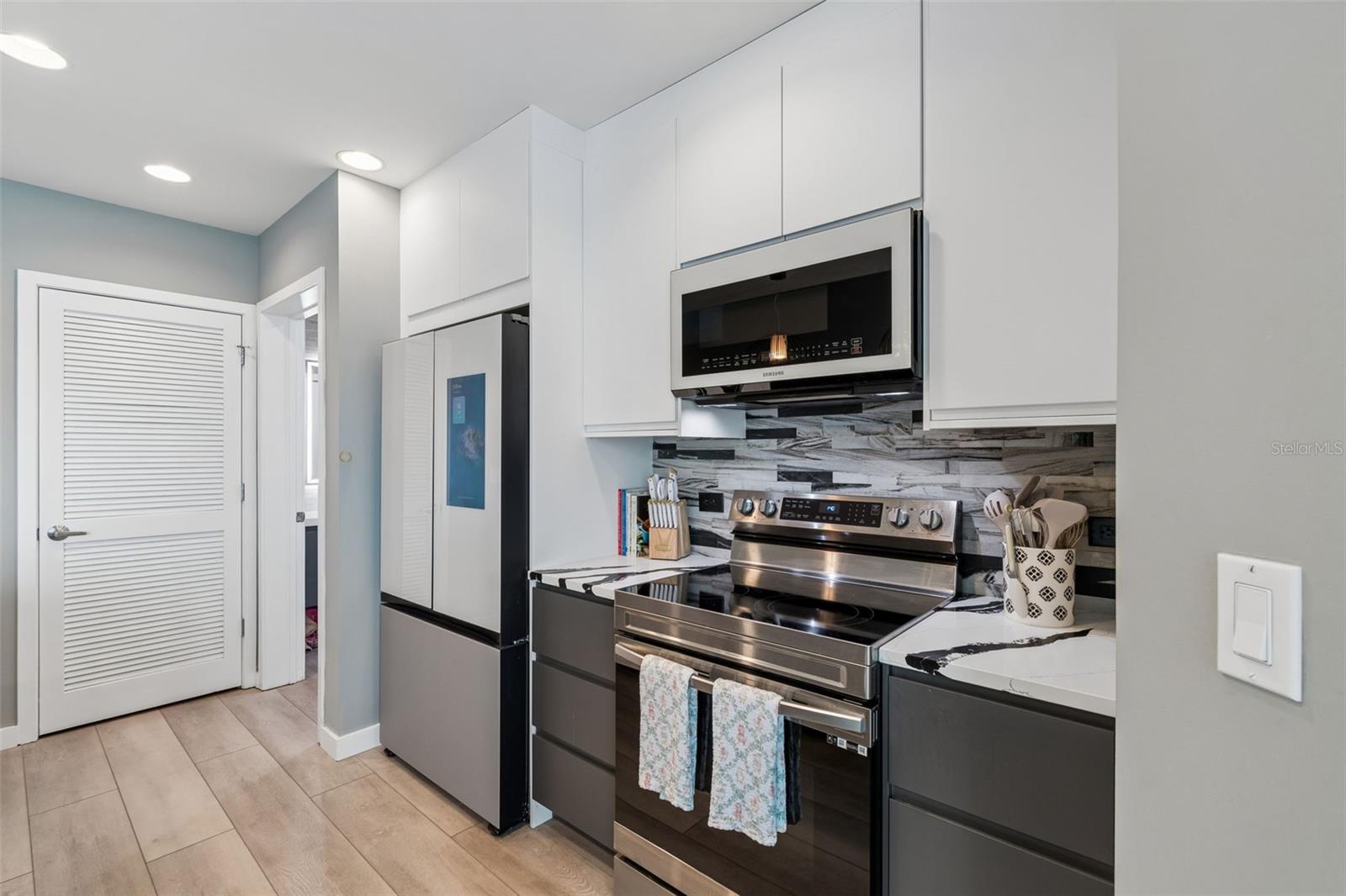 Image 7 of 70 For 777 Ashley Drive 2313