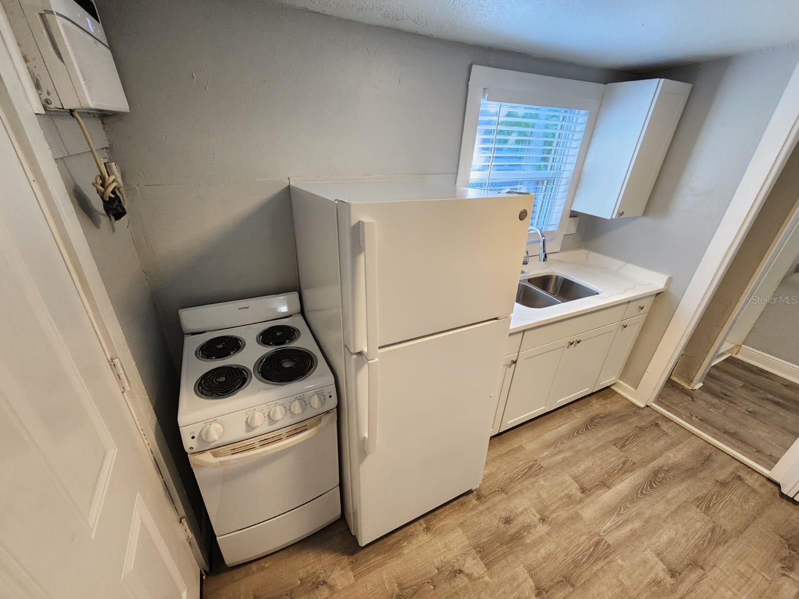 Image 3 of 9 For 407 Jupiter Avenue 11