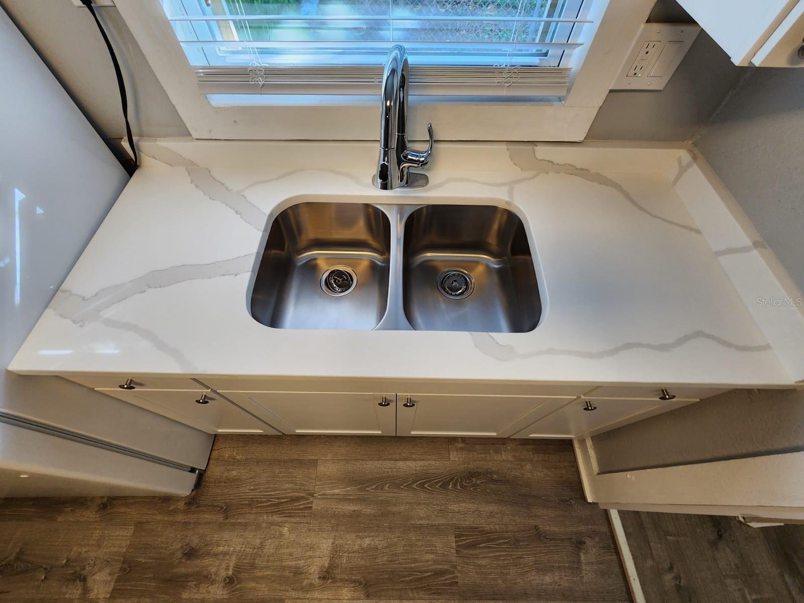 Image 4 of 9 For 407 Jupiter Avenue 11