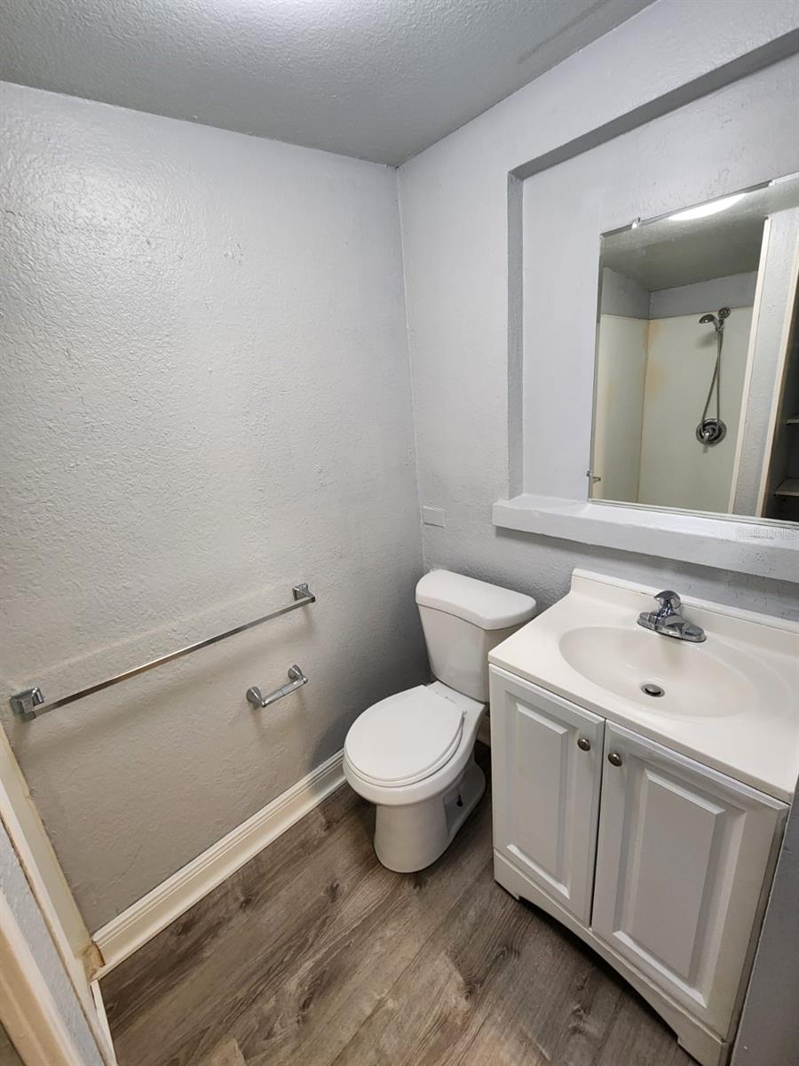 Image 7 of 9 For 407 Jupiter Avenue 11