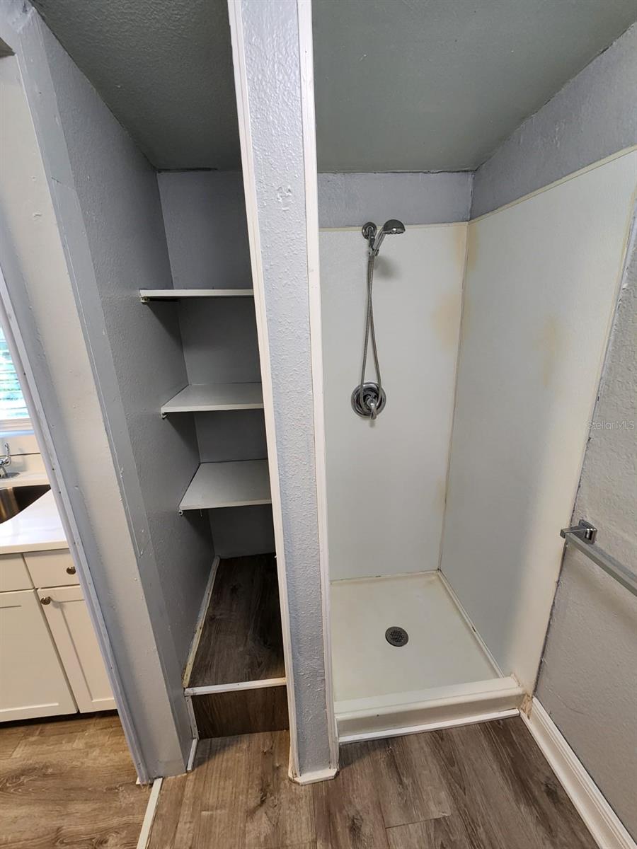 Image 8 of 9 For 407 Jupiter Avenue 11