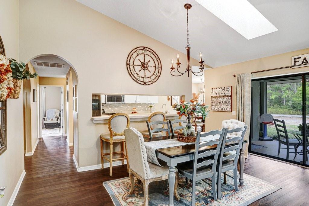 Listing photo id 9 for 8549 Pinafore Drive