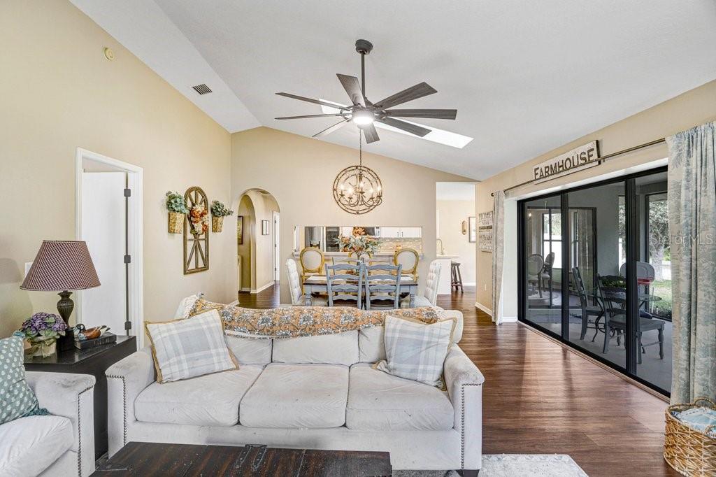 Listing photo id 10 for 8549 Pinafore Drive