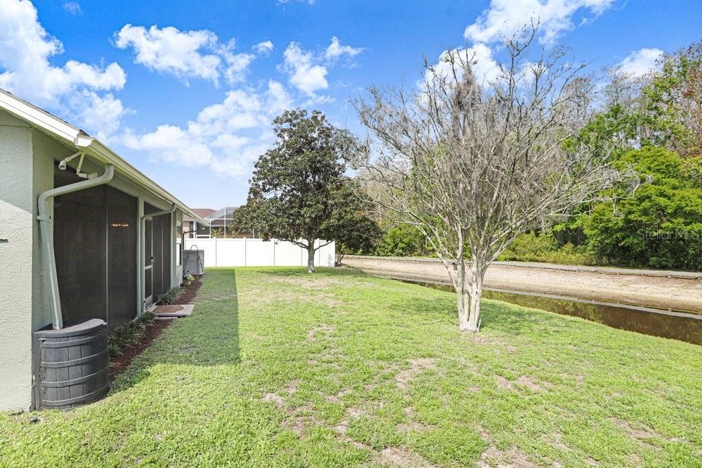 Listing photo id 26 for 8549 Pinafore Drive