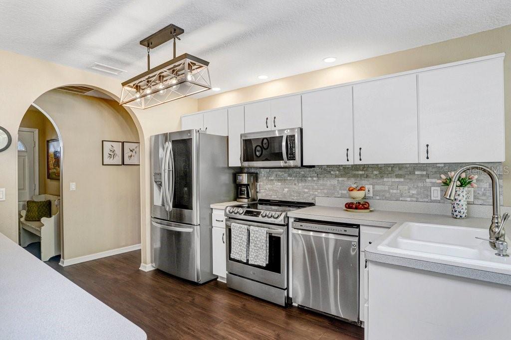 Listing photo id 3 for 8549 Pinafore Drive