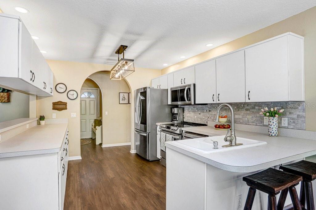 Listing photo id 4 for 8549 Pinafore Drive