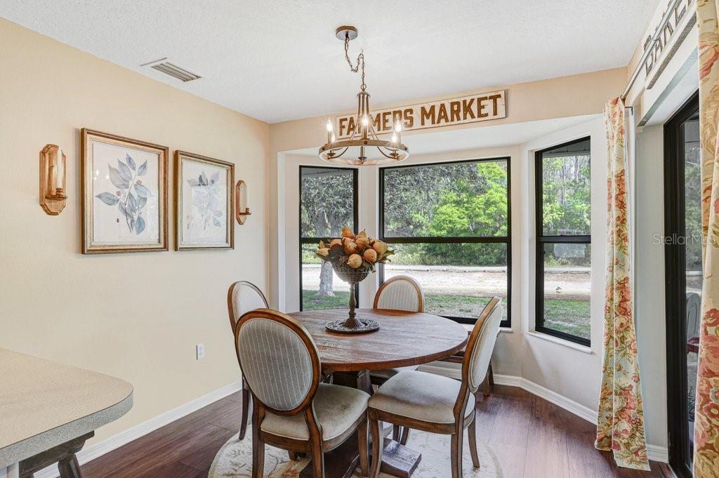 Listing photo id 6 for 8549 Pinafore Drive