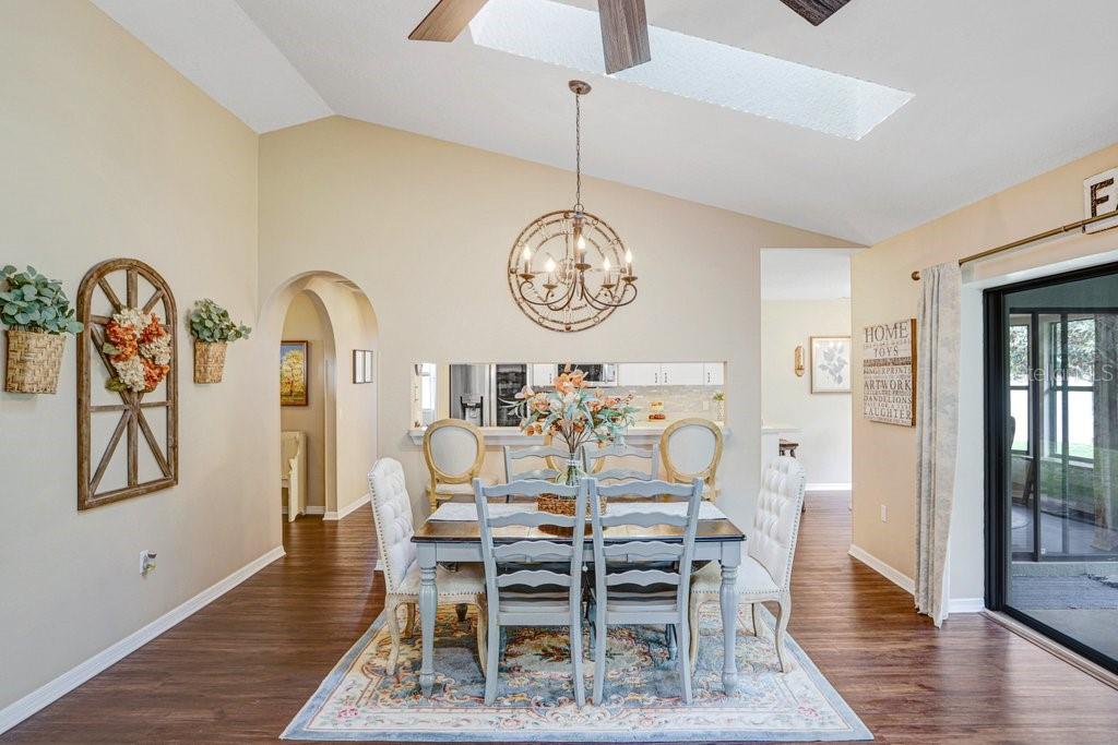 Listing photo id 7 for 8549 Pinafore Drive