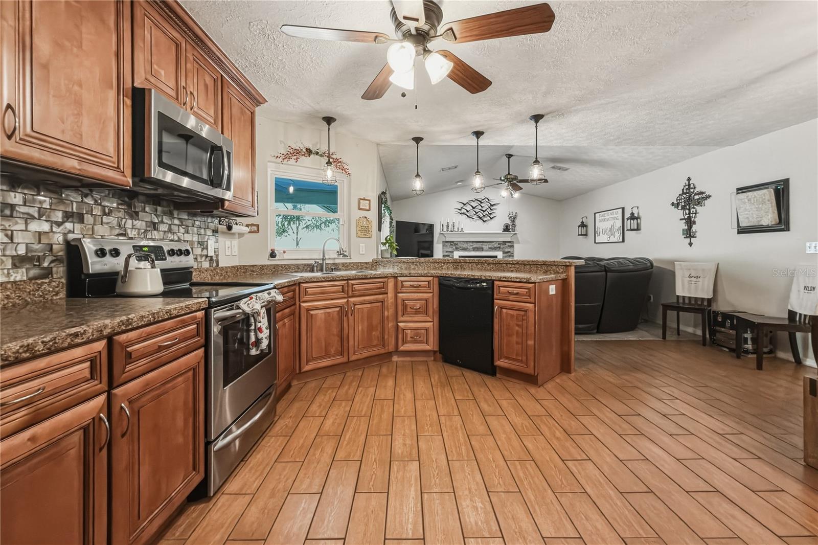 Image 20 of 73 For 25317 Tradewinds Drive