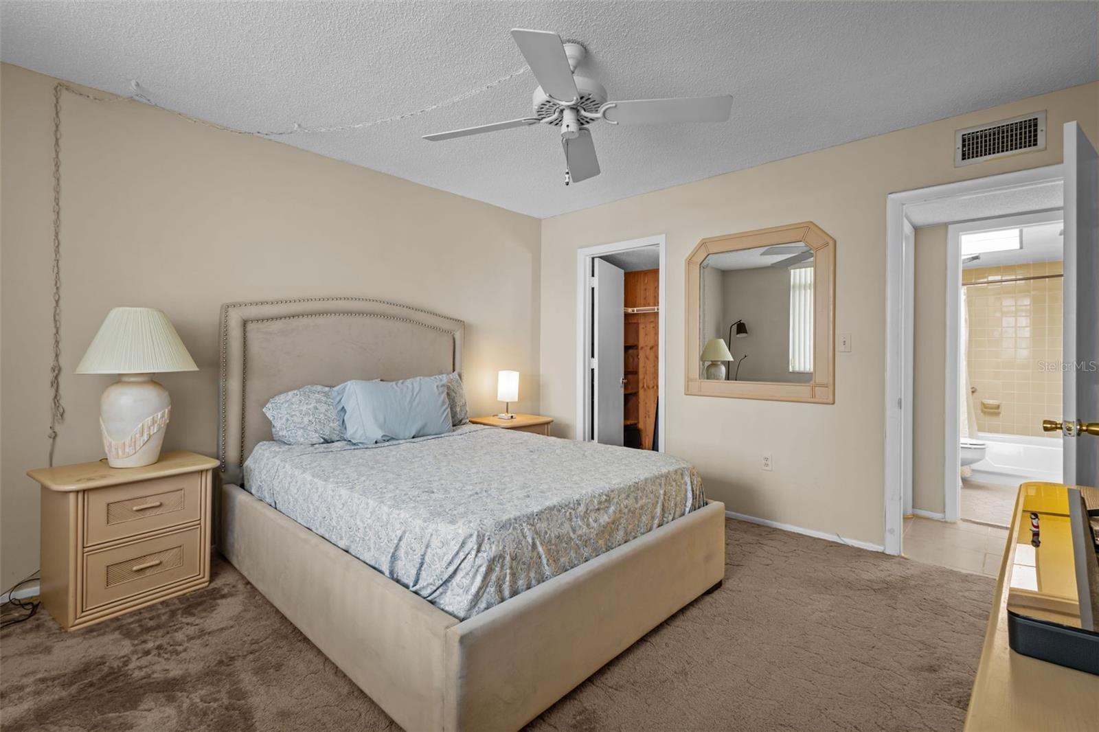 Image 19 of 26 For 1009 Pearce Drive 206