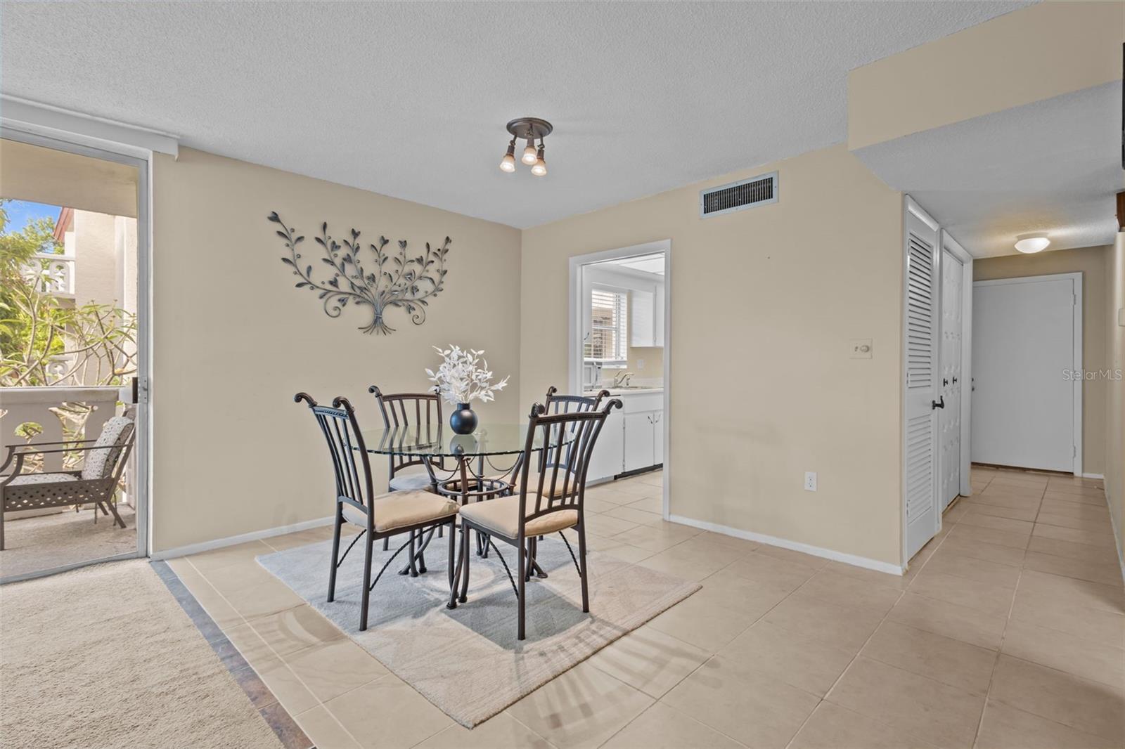 Image 9 of 26 For 1009 Pearce Drive 206