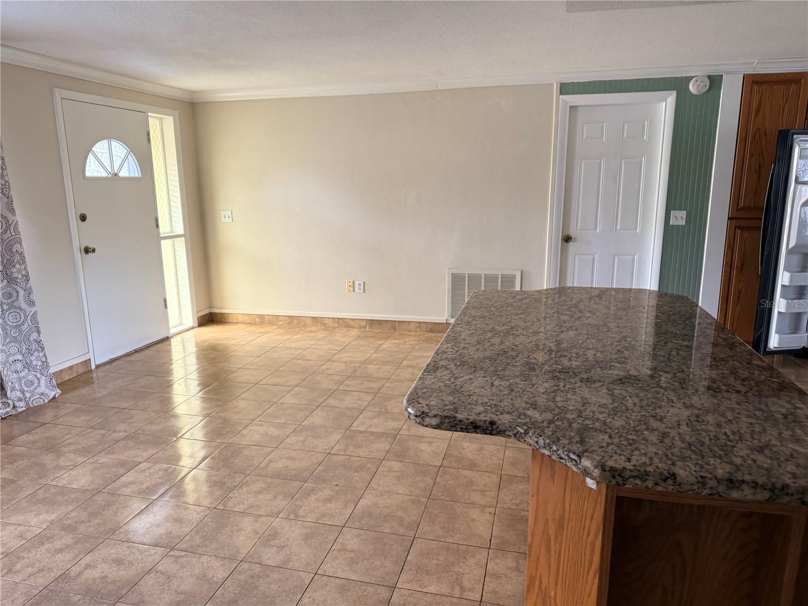 Image 5 of 15 For 10836 Leeds Road