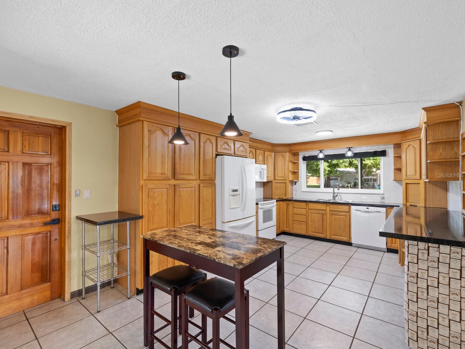 Image 6 of 25 For 2086 Lakewood Drive