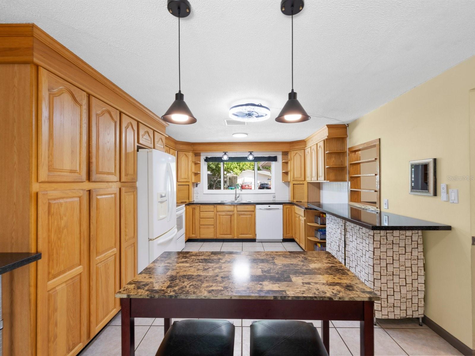 Image 7 of 25 For 2086 Lakewood Drive