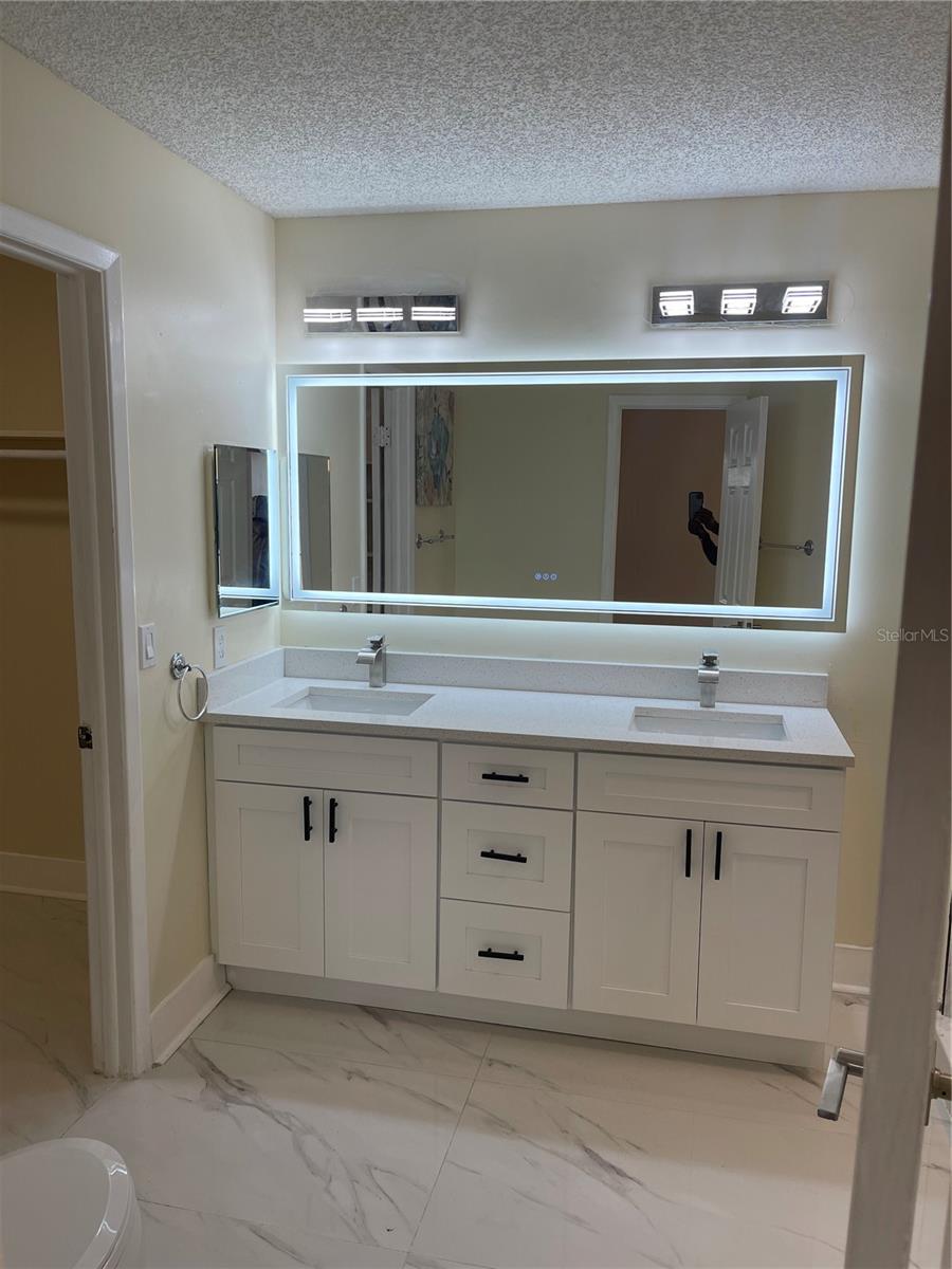 Image 14 of 27 For 10813 Venice Circle