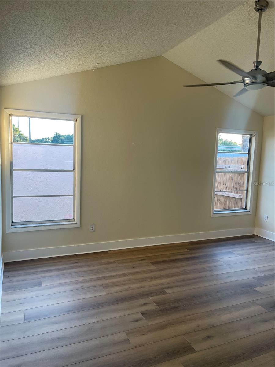 Image 17 of 27 For 10813 Venice Circle