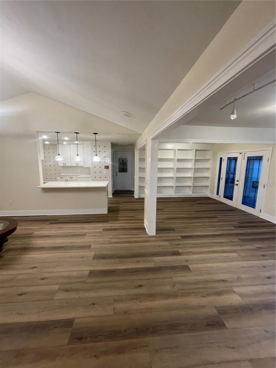 Image 23 of 27 For 10813 Venice Circle