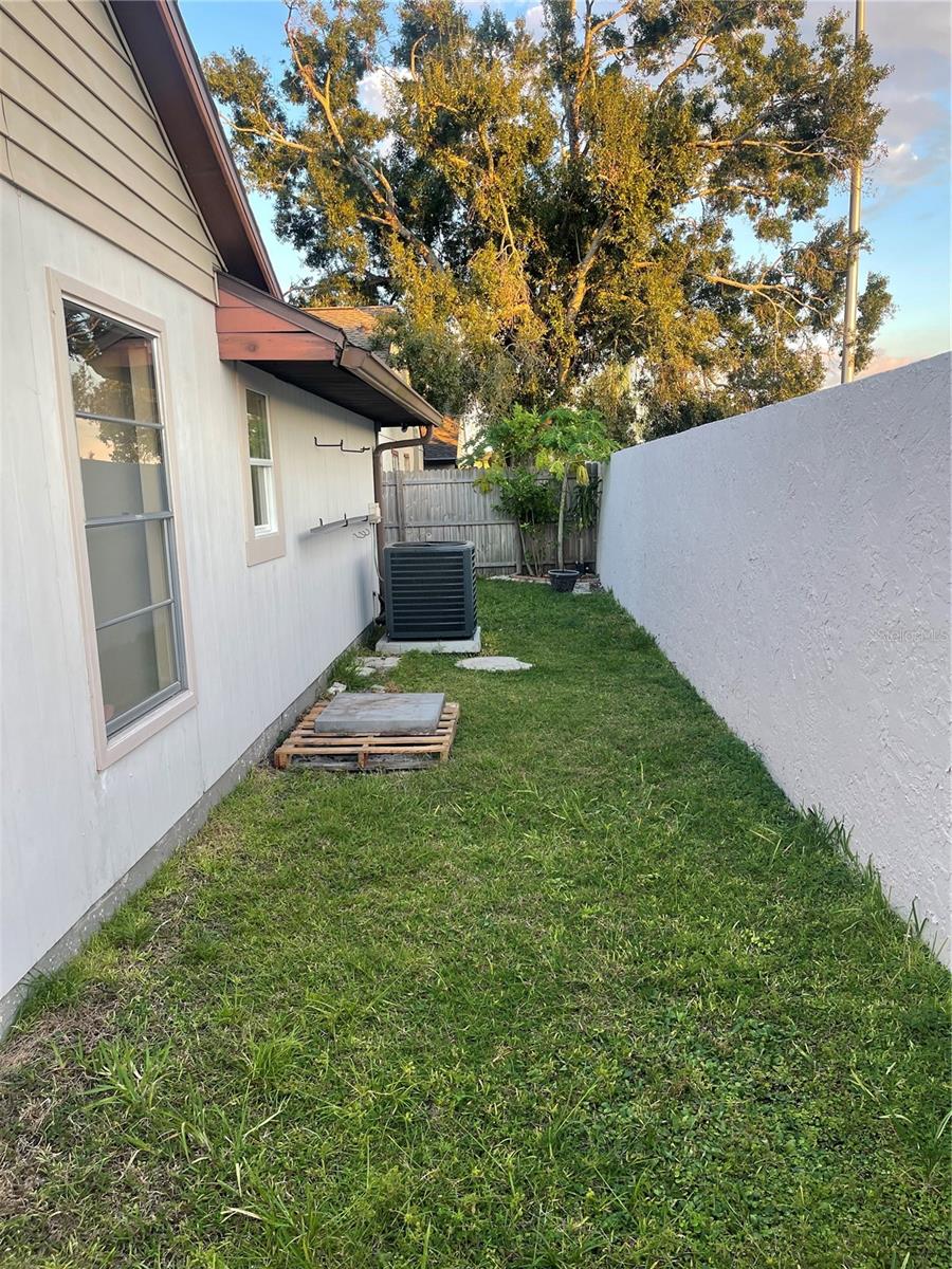 Image 24 of 27 For 10813 Venice Circle