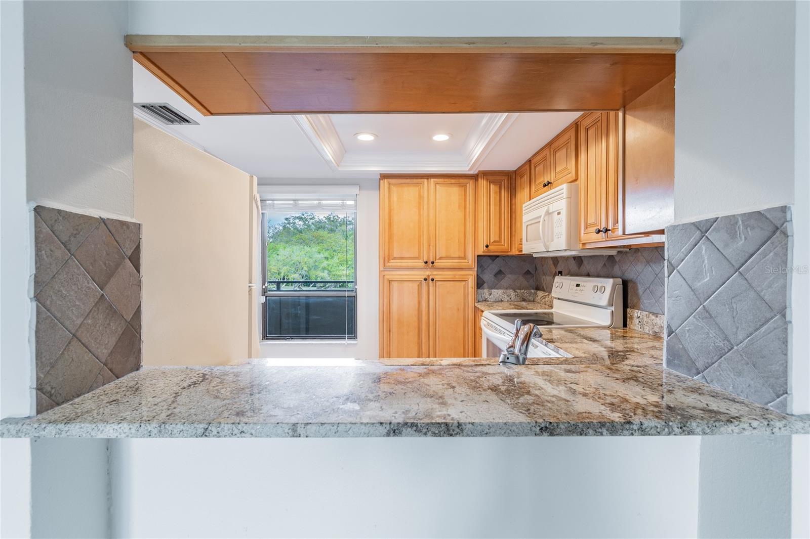 Image 12 of 42 For 13618 Greenfield  305