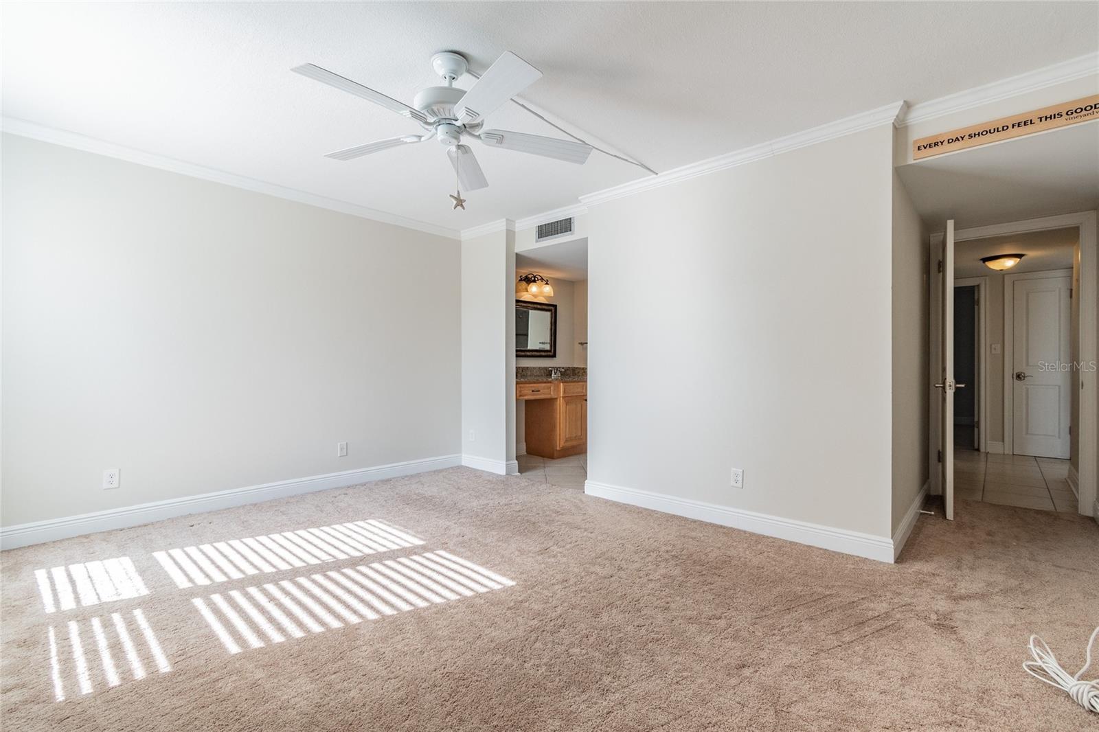 Image 19 of 42 For 13618 Greenfield  305