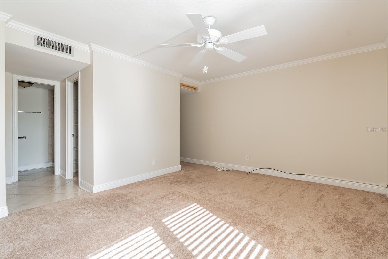 Image 20 of 42 For 13618 Greenfield  305